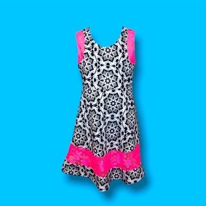 New* This is a very pretty! pink, white , black dress!,   Size: 5 little girls.